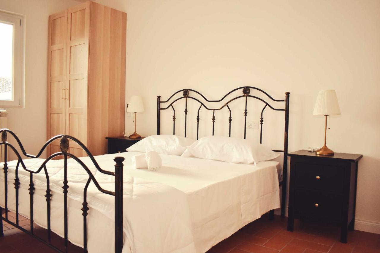 Il Casale Dei Calanchi Bed & Breakfast Aliano Exterior photo